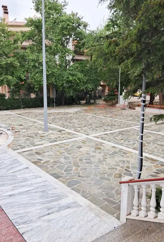 Platzpflasterung mit Pelion-Flagstone-Platten