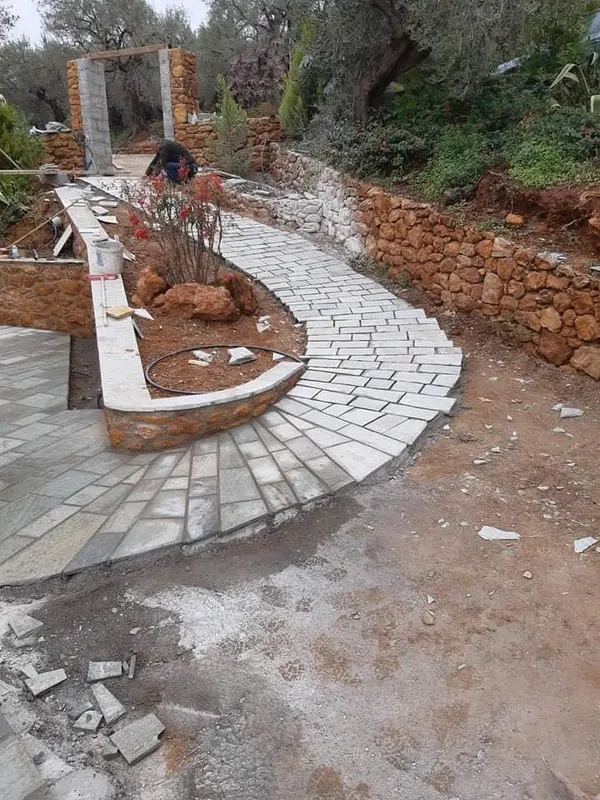 Curved grey Flagstone-Weg ochre retaining planter — PelionStones.gr