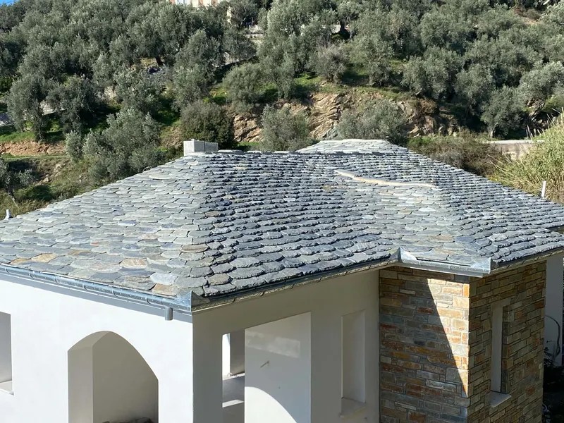Grey grüner Schiefer roof ochre Wandverkleidung villa — PelionStones.gr