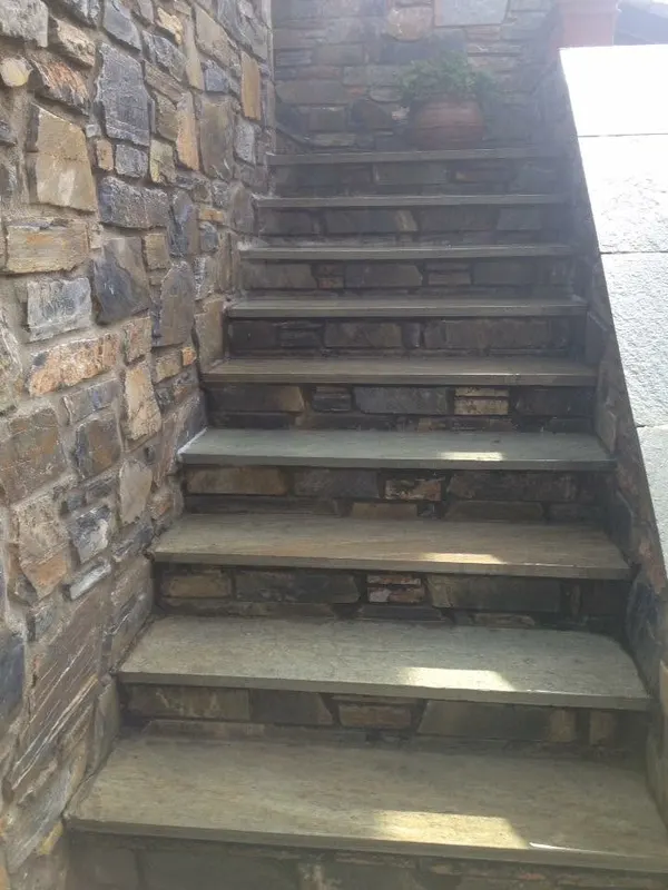 Grey grüner Schiefer stairs ocker-rost Wandverkleidung — PelionStones.gr
