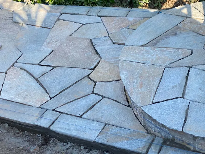 Grey ochre Flagstone-Terrasse curved masonry step — PelionStones.gr