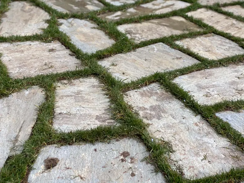 Grey ochre Flagstone-Platten with Grasfugen — PelionStones.gr