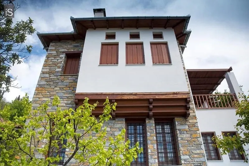Grey ocker-rost villa cladding Holzfensterläden — PelionStones.gr