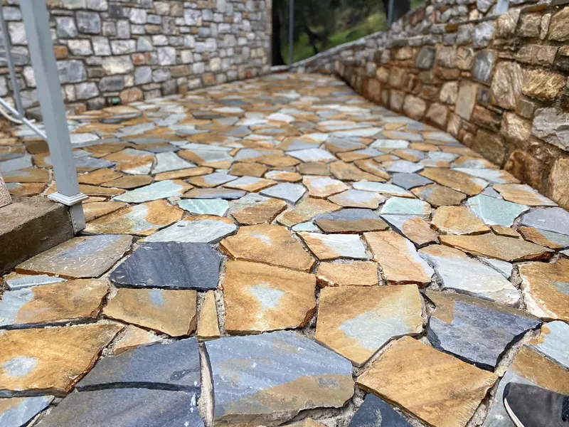 Ochre rust green Flagstone-Weg Stützmauer — PelionStones.gr